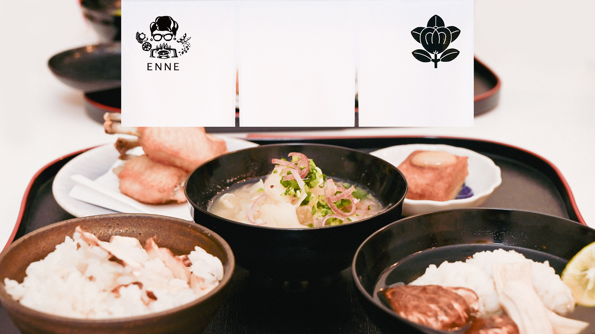 メインビジュアル 湯気の立ち上る料理